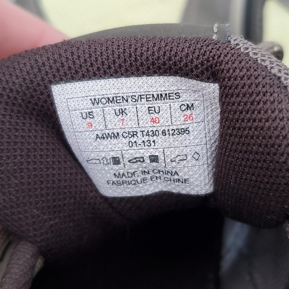 Womens North Face Hiking shoes - Picture 2 of 6